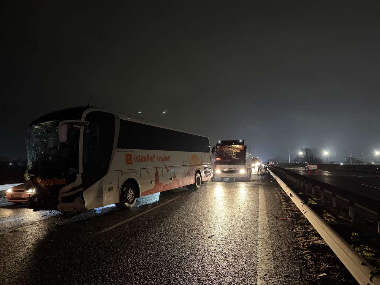 Konya plakalı TIR zincirleme kazaya karıştı! Çok sayıda yaralı var 6